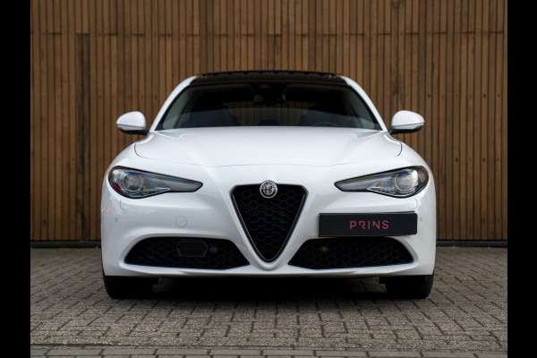 Alfa Romeo Giulia 2.0T Sprint 300pk | Veloce stoelen | Pano-dak | CarPlay | 19 inch