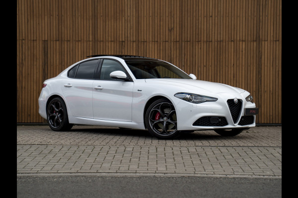 Alfa Romeo Giulia 2.0T Sprint 300pk | Veloce stoelen | Pano-dak | CarPlay | 19 inch