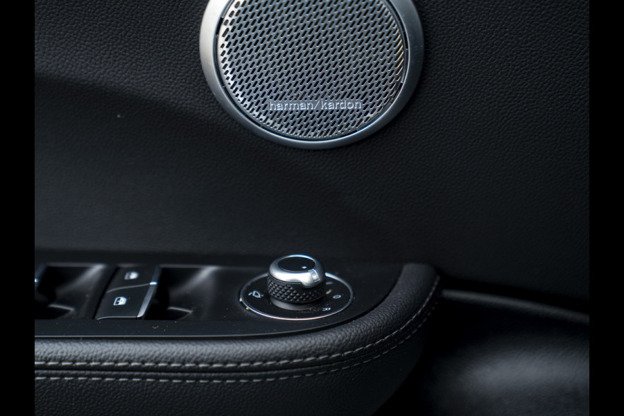 Alfa Romeo Giulia 2.0T Sprint 300pk | Veloce stoelen | Pano-dak | CarPlay | 19 inch