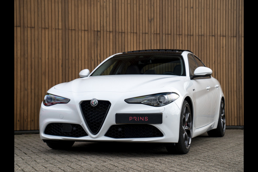 Alfa Romeo Giulia 2.0T Sprint 300pk | Veloce stoelen | Pano-dak | CarPlay | 19 inch