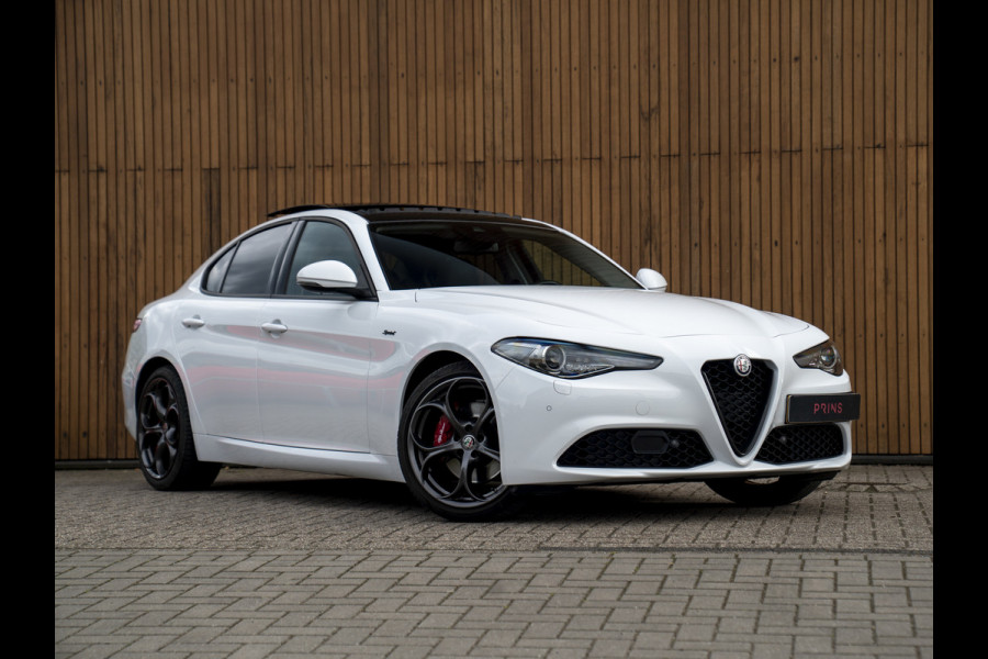 Alfa Romeo Giulia 2.0T Sprint 300pk | Veloce stoelen | Pano-dak | CarPlay | 19 inch