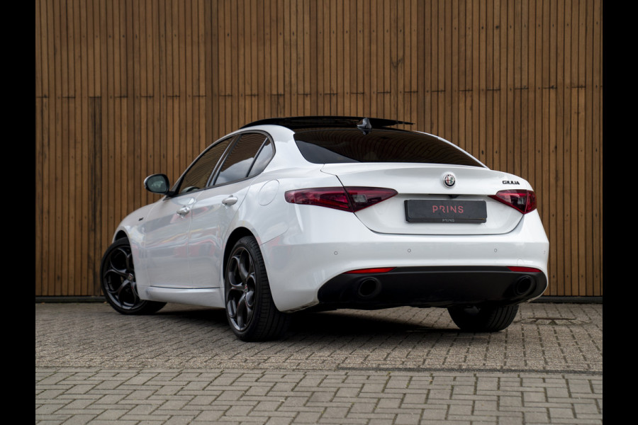 Alfa Romeo Giulia 2.0T Sprint 300pk | Veloce stoelen | Pano-dak | CarPlay | 19 inch