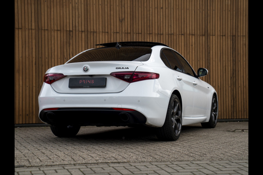 Alfa Romeo Giulia 2.0T Sprint 300pk | Veloce stoelen | Pano-dak | CarPlay | 19 inch