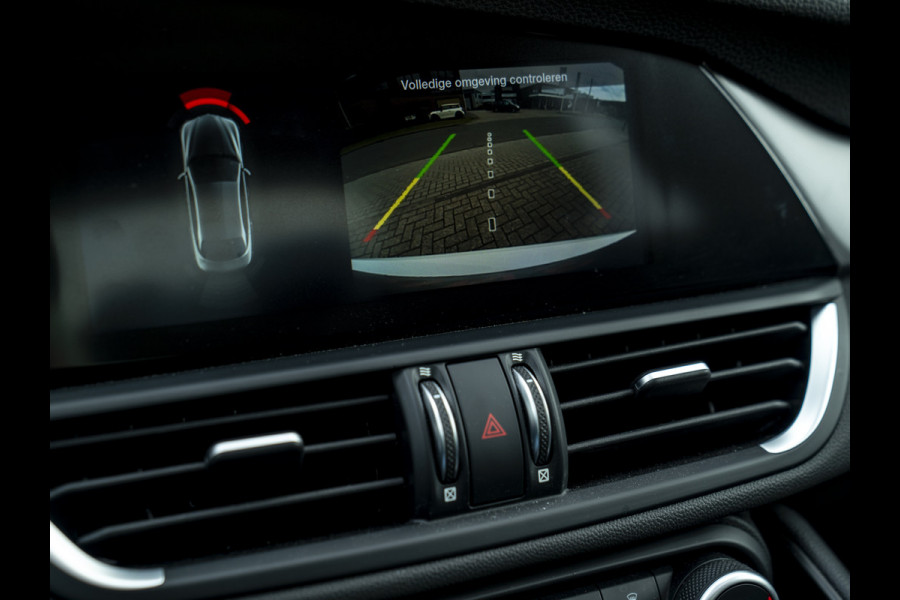 Alfa Romeo Giulia 2.0T Sprint 300pk | Veloce stoelen | Pano-dak | CarPlay | 19 inch