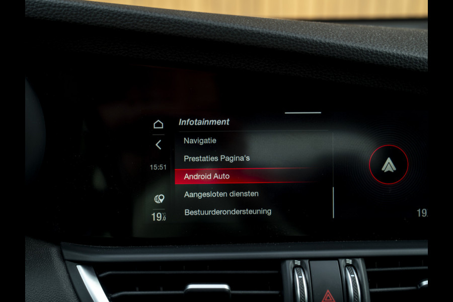 Alfa Romeo Giulia 2.0T Sprint 300pk | Veloce stoelen | Pano-dak | CarPlay | 19 inch