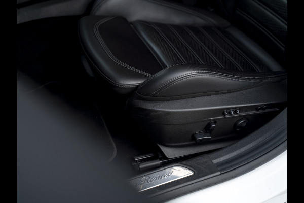 Alfa Romeo Giulia 2.0T Sprint 300pk | Veloce stoelen | Pano-dak | CarPlay | 19 inch