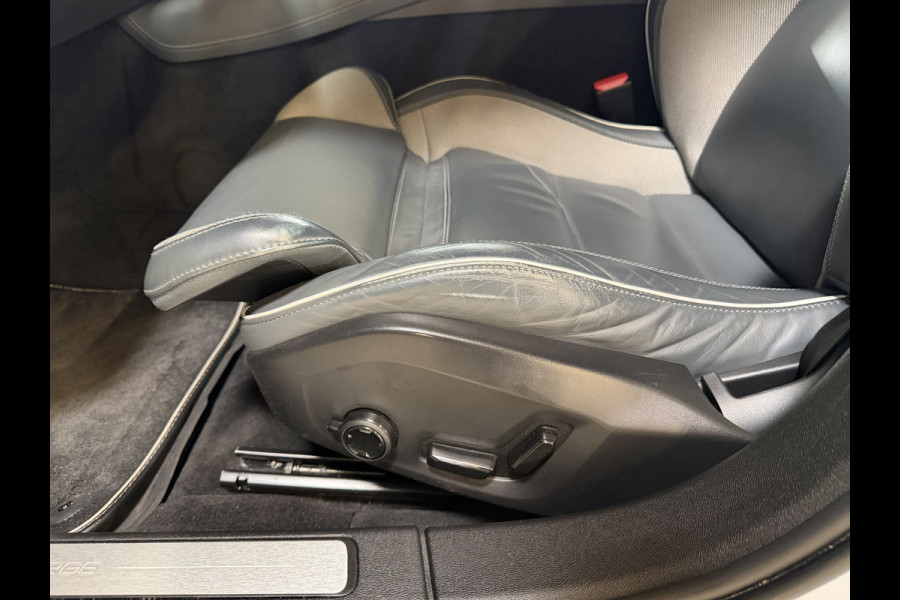 Volvo V60 2.0 T8 Recharge AWD R-Design | Elektr. trekhaak | Camera | Stoel/stuurverwarming | Carplay | Adaptive cruise