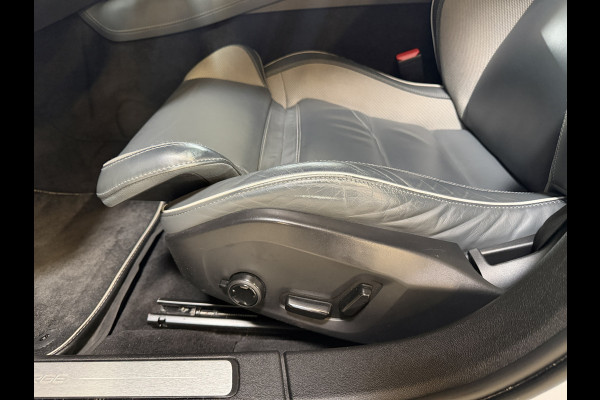 Volvo V60 2.0 T8 Recharge AWD R-Design | Elektr. trekhaak | Camera | Stoel/stuurverwarming | Carplay | Adaptive cruise