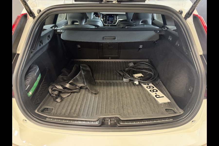 Volvo V60 2.0 T8 Recharge AWD R-Design | Elektr. trekhaak | Camera | Stoel/stuurverwarming | Carplay | Adaptive cruise