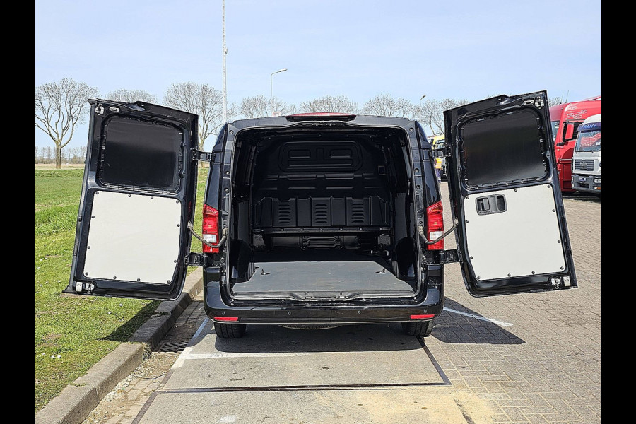 Mercedes-Benz eVito 66 kWh LED Bumpers-Kleur Lm-Velgen 286KM WLTP Snelladen Achterdeuren!