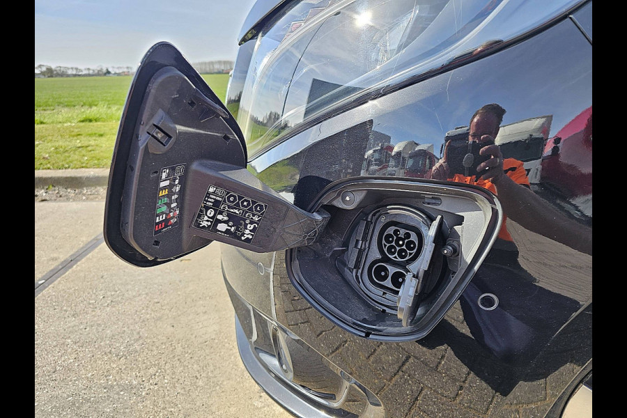 Mercedes-Benz eVito 66 kWh LED Bumpers-Kleur Lm-Velgen 286KM WLTP Snelladen Achterdeuren!