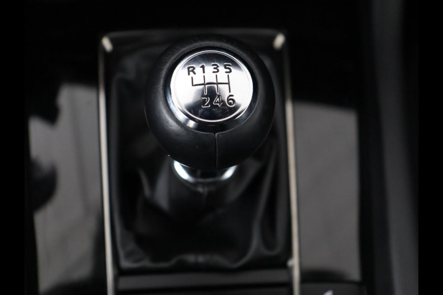 Mazda 3 2.0 e-SkyActiv-G M Hybrid 150 Homura | Stoelverwarming | Head-Up | Adaptive cruise | Camera | Carplay | Keyless | Full LED | Navigatie | Dodehoek detectie | 58.800km NAP | Origineel NL