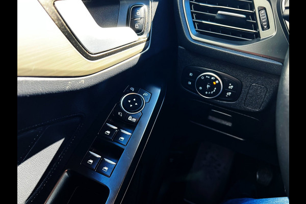 Ford FOCUS Wagon 1.0 EcoBoost Vignale carplay_Camera_trekh_4x nw banden