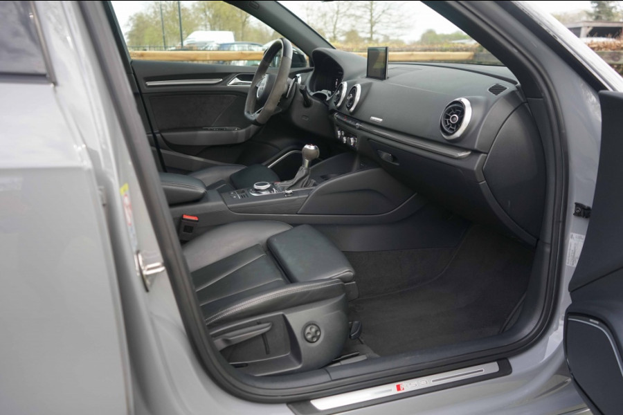 Audi RS3 Sportback 2.5 TFSI Quattro Pano/ACC/RS-Zetels/B&O/Nardo