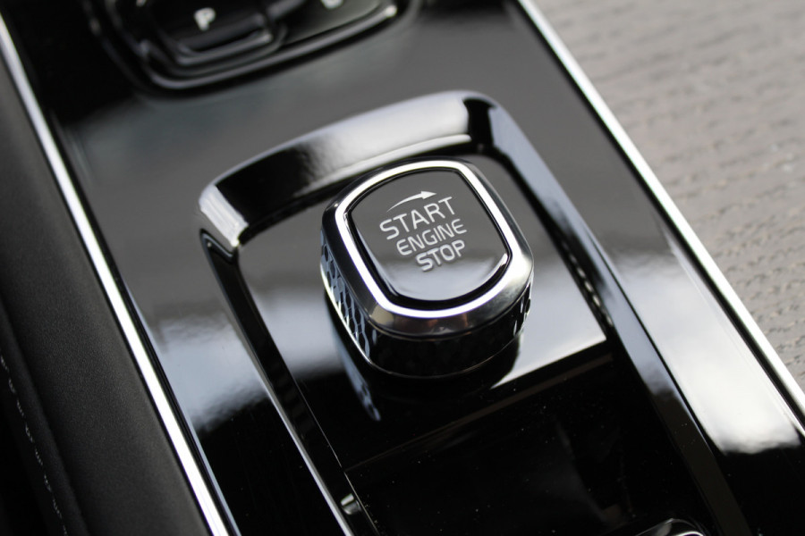 Volvo XC90 2.0 T8 Plug-in hybrid AWD Ultra Dark Exec. Ed. | Full Options | B&W | Luchtvering | Massage