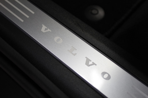 Volvo XC90 2.0 T8 Plug-in hybrid AWD Ultra Dark Exec. Ed. | Full Options | B&W | Luchtvering | Massage