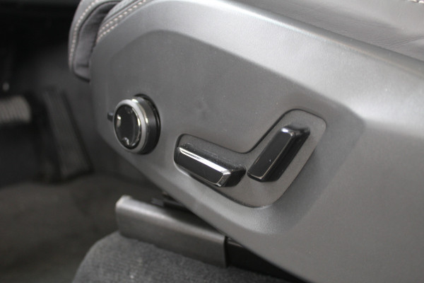 Volvo XC90 2.0 T8 Plug-in hybrid AWD Ultra Dark Exec. Ed. | Full Options | B&W | Luchtvering | Massage