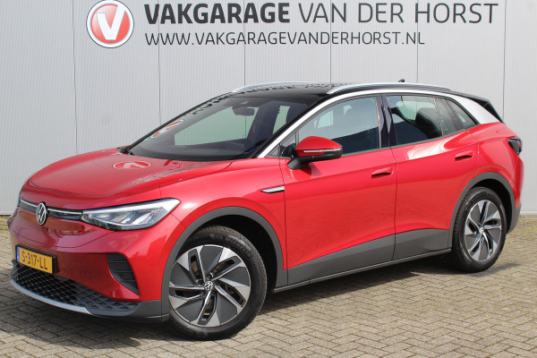 Volkswagen ID.4 Pure 52kWh ELEKTRISCH. Serieus nette en mooie VW ID.4 ! Autm. airco dual, stoelverwarming, LM wielen met AllSeason banden, metallic lak Two tone, trekhaak, LED verlichting, parkeersensoren, navigatie, telefoonvoorb., leer/alcantara bekleding etc.