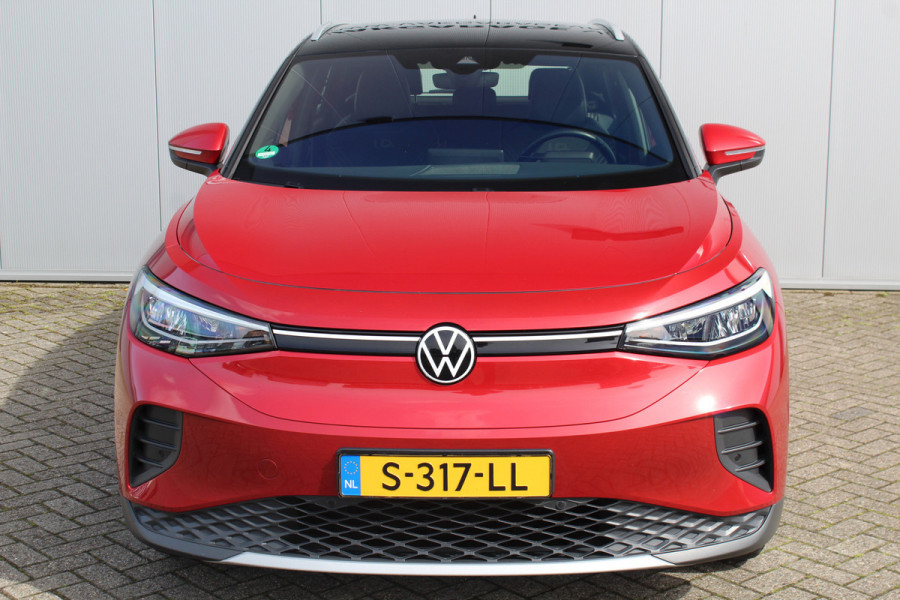 Volkswagen ID.4 Pure 52kWh ELEKTRISCH. Serieus nette en mooie VW ID.4 ! Autm. airco dual, stoelverwarming, LM wielen met AllSeason banden, metallic lak Two tone, trekhaak, LED verlichting, parkeersensoren, navigatie, telefoonvoorb., leer/alcantara bekleding etc.