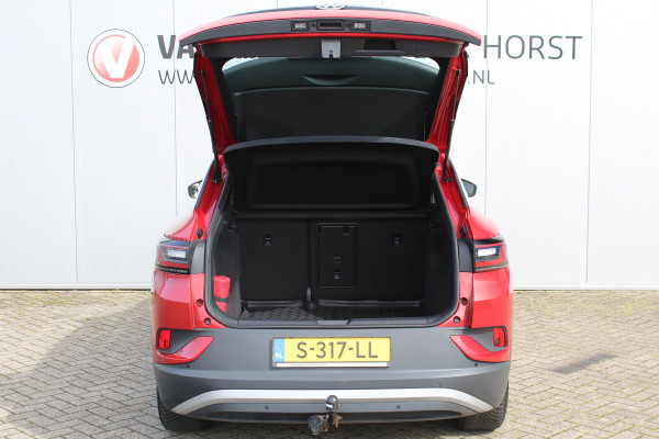 Volkswagen ID.4 Pure 52kWh ELEKTRISCH. Serieus nette en mooie VW ID.4 ! Autm. airco dual, stoelverwarming, LM wielen met AllSeason banden, metallic lak Two tone, trekhaak, LED verlichting, parkeersensoren, navigatie, telefoonvoorb., leer/alcantara bekleding etc.