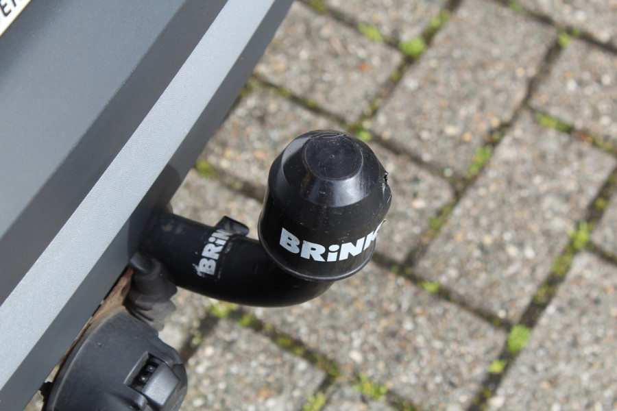 Volkswagen ID.4 Pure 52kWh ELEKTRISCH. Serieus nette en mooie VW ID.4 ! Autm. airco dual, stoelverwarming, LM wielen met AllSeason banden, metallic lak Two tone, trekhaak, LED verlichting, parkeersensoren, navigatie, telefoonvoorb., leer/alcantara bekleding etc.