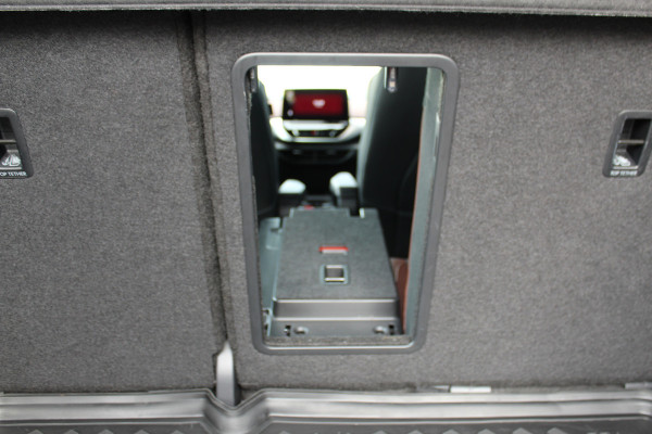 Volkswagen ID.4 Pure 52kWh ELEKTRISCH. Serieus nette en mooie VW ID.4 ! Autm. airco dual, stoelverwarming, LM wielen met AllSeason banden, metallic lak Two tone, trekhaak, LED verlichting, parkeersensoren, navigatie, telefoonvoorb., leer/alcantara bekleding etc.