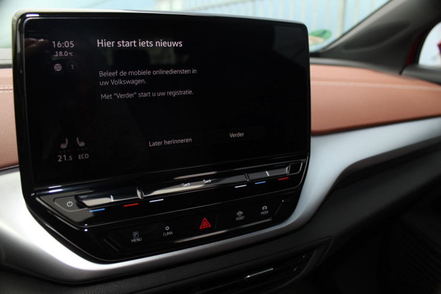 Volkswagen ID.4 Pure 52kWh ELEKTRISCH. Serieus nette en mooie VW ID.4 ! Autm. airco dual, stoelverwarming, LM wielen met AllSeason banden, metallic lak Two tone, trekhaak, LED verlichting, parkeersensoren, navigatie, telefoonvoorb., leer/alcantara bekleding etc.