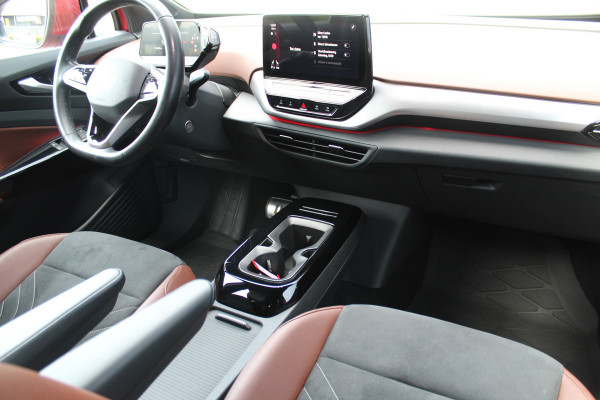 Volkswagen ID.4 Pure 52kWh ELEKTRISCH. Serieus nette en mooie VW ID.4 ! Autm. airco dual, stoelverwarming, LM wielen met AllSeason banden, metallic lak Two tone, trekhaak, LED verlichting, parkeersensoren, navigatie, telefoonvoorb., leer/alcantara bekleding etc.