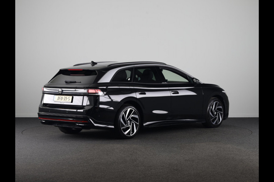 Volkswagen ID.7 Tourer Pro Business 77 kWh accu. 210 kW / 286 pk Variant | Camera | Elektrische stoelen | Head Up display | Elektrische achterklep |