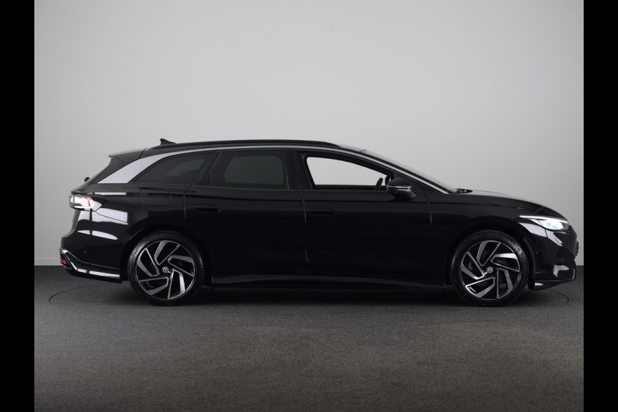 Volkswagen ID.7 Tourer Pro Business 77 kWh accu. 210 kW / 286 pk Variant | Camera | Elektrische stoelen | Head Up display | Elektrische achterklep |