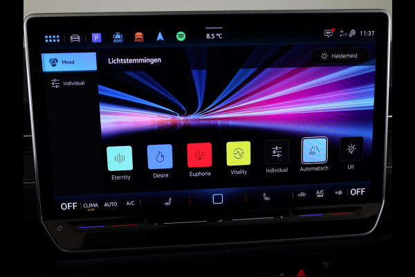 Volkswagen ID.7 Tourer Pro Business 77 kWh accu. 210 kW / 286 pk Variant | Camera | Elektrische stoelen | Head Up display | Elektrische achterklep |