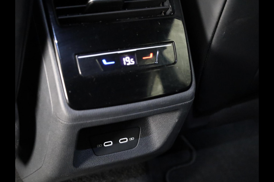 Volkswagen ID.7 Tourer Pro Business 77 kWh accu. 210 kW / 286 pk Variant | Camera | Elektrische stoelen | Head Up display | Elektrische achterklep |