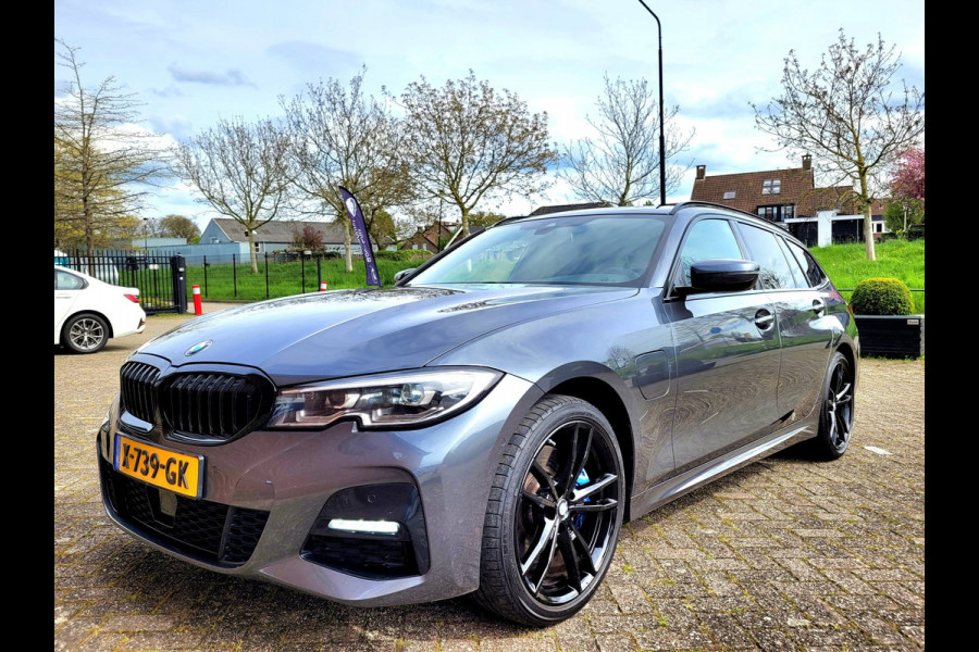 BMW 3 Serie Touring 330e M-sport, Adap. Cruise, H&K. Trekhaak, Adap. M-onderstel, 292PK