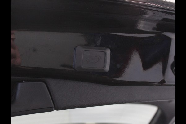 Toyota RAV4 2.5 Hybrid Style CARPLAY | LMV18 | CLIMATE | LED | ADAPCRUISE | LEDER | ELECAKLEP | AFNTRHAAK | NAVI | 360CAMERA | STOELVERW