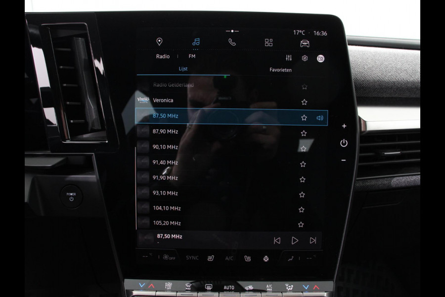 Renault Mégane E-Tech Comfort range Evolution 60 kWh SOH 95.4% Climate control Adaptieve cruise control Parkeersensoren Camera LED Apple Carplay/ Android Auto