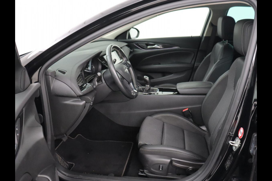 Opel Insignia 1.6 Turbo Innovation | 1e eigenaar | 55.500km NAP | Head-Up | Matrix-LED | Carplay | Navigatie | Camera | Keyless | Dodehoek detectie | Parkeerhulp | Cruise control | Climate control