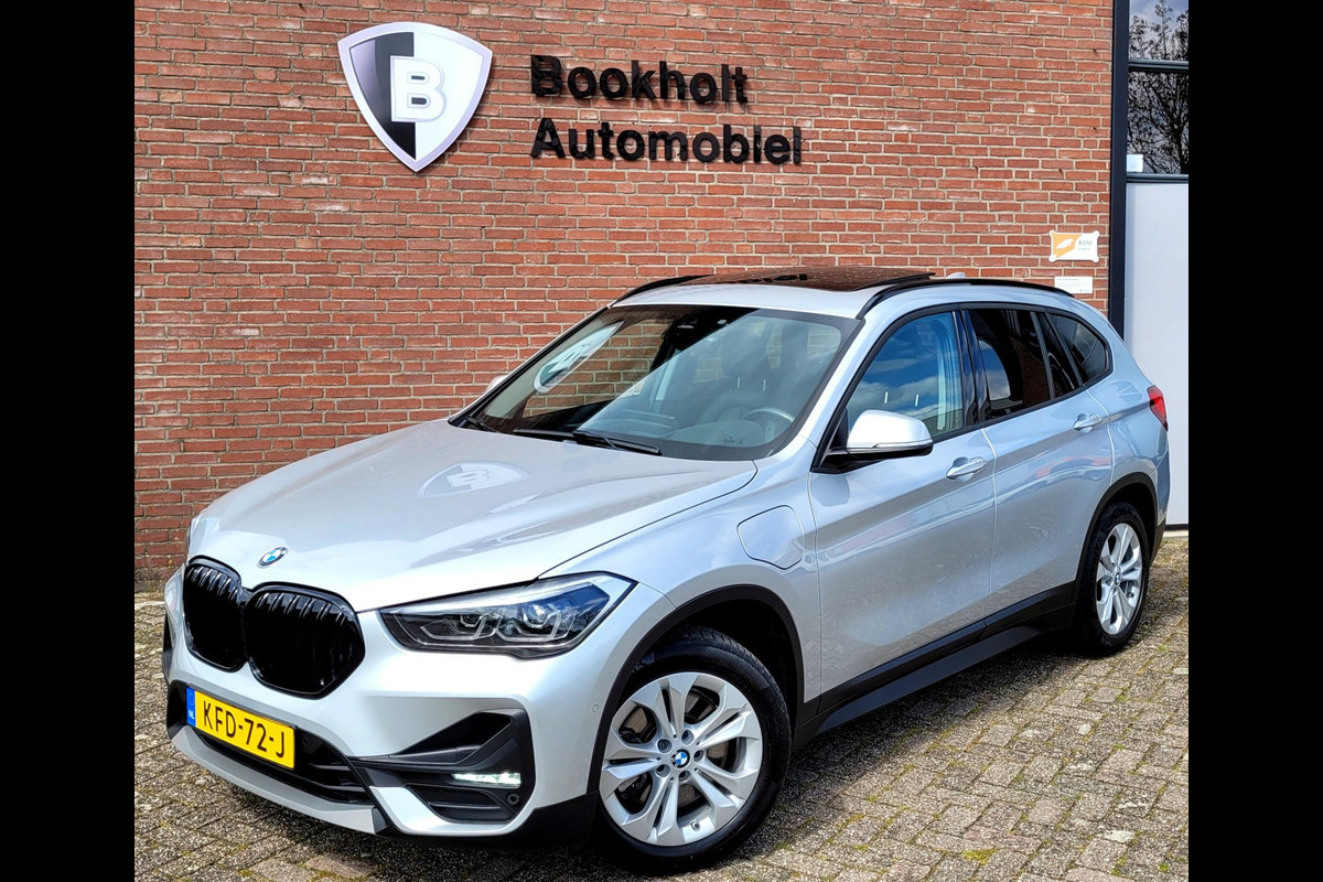 BMW X1 XDrive25e Pano, HUD, Cam, Harman, M-stuur, Leer