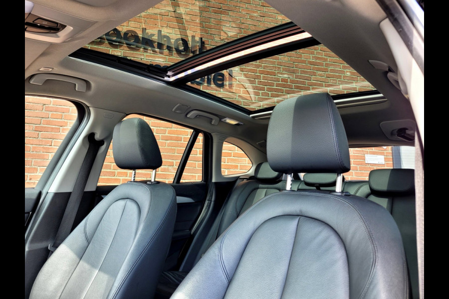 BMW X1 XDrive25e Pano, HUD, Cam, Harman, M-stuur, Leer