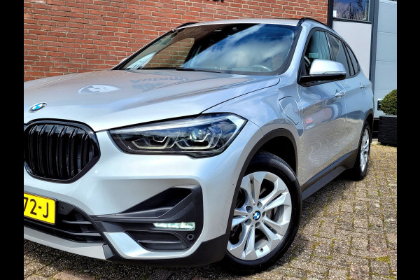 BMW X1 XDrive25e Pano, HUD, Cam, Harman, M-stuur, Leer