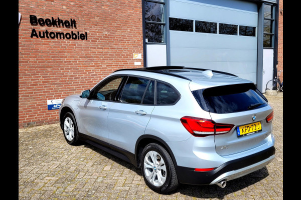 BMW X1 XDrive25e Pano, HUD, Cam, Harman, M-stuur, Leer