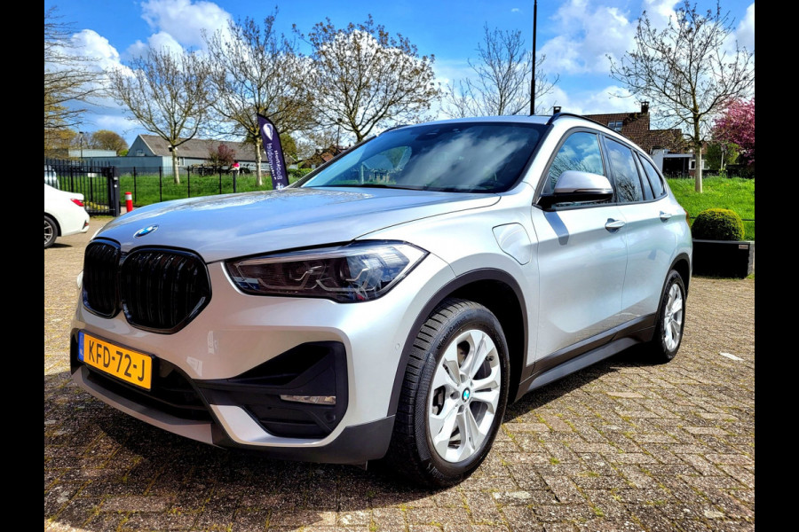 BMW X1 XDrive25e Pano, HUD, Cam, Harman, M-stuur, Leer