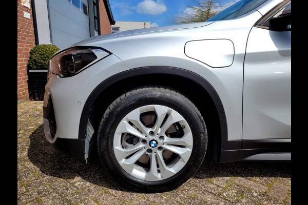 BMW X1 XDrive25e Pano, HUD, Cam, Harman, M-stuur, Leer