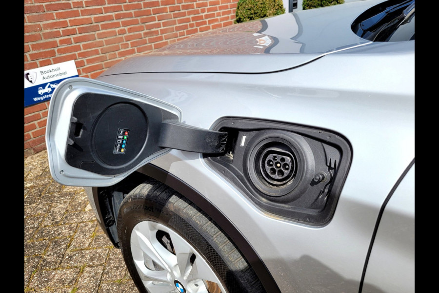 BMW X1 XDrive25e Pano, HUD, Cam, Harman, M-stuur, Leer