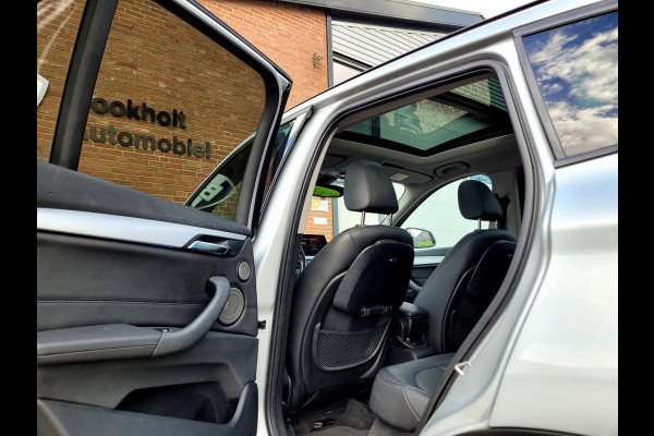 BMW X1 XDrive25e Pano, HUD, Cam, Harman, M-stuur, Leer