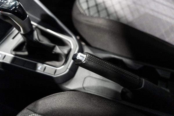 Volkswagen Taigo 1.5 TSI R-Line DSG PANO IQ CAMERA