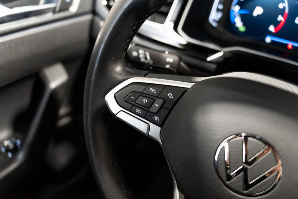 Volkswagen Taigo 1.5 TSI R-Line DSG PANO IQ CAMERA