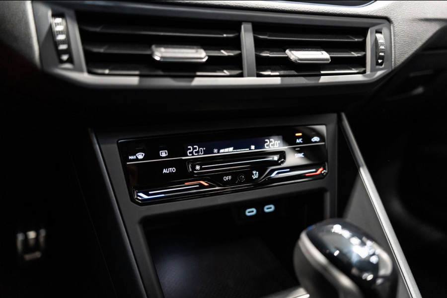 Volkswagen Taigo 1.5 TSI R-Line DSG PANO IQ CAMERA