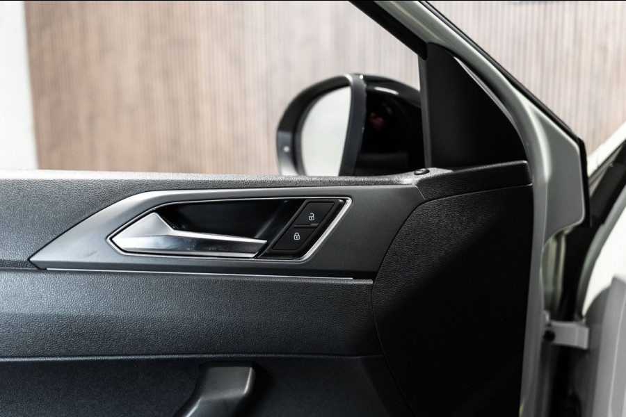 Volkswagen Taigo 1.5 TSI R-Line DSG PANO IQ CAMERA