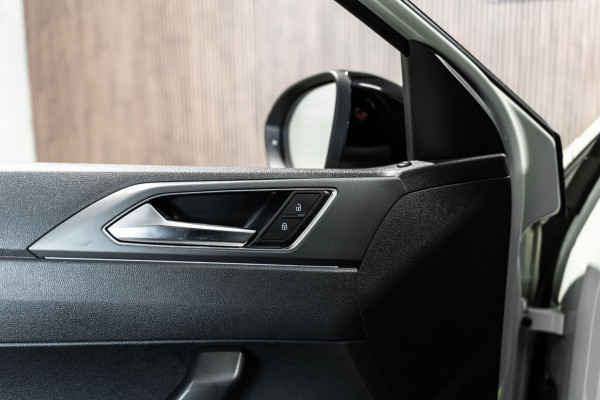 Volkswagen Taigo 1.5 TSI R-Line DSG PANO IQ CAMERA