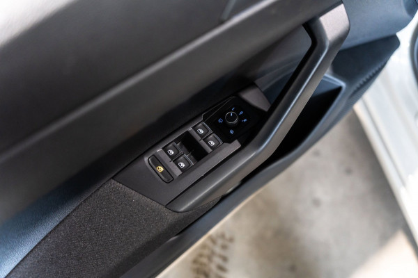 Volkswagen Taigo 1.5 TSI R-Line DSG PANO IQ CAMERA